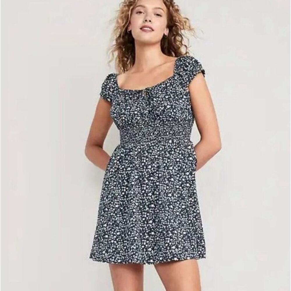 Old Navy Blue Floral Cap Sleeve Empire Waist Women’s Medium Milkmaid Cottagecore